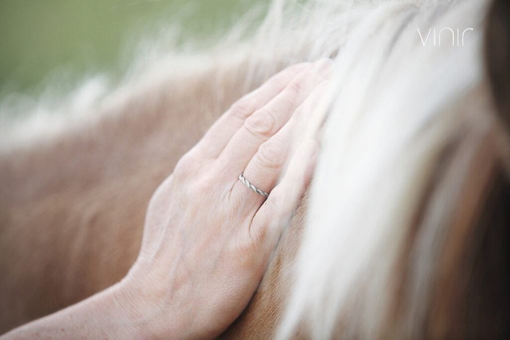 Andenken Pferd, Geschenk für Reiter. Freunderinge von Vinir, Modell Ring: Kordel M